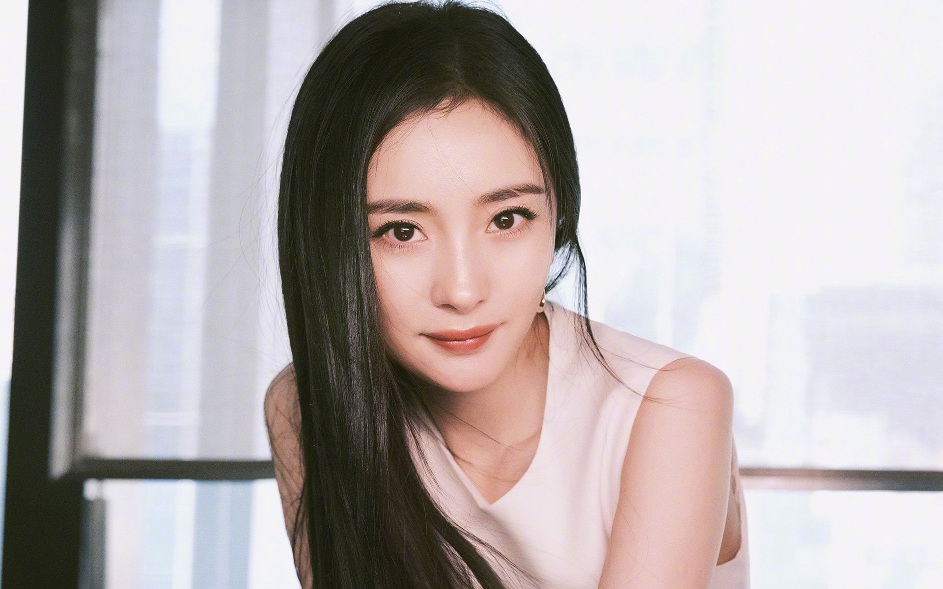 女篮新秀荣获月度最佳展现稳定表现赢得外界高度认可，女蓝新星